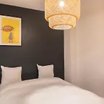 Large apt near Champ de Mars
